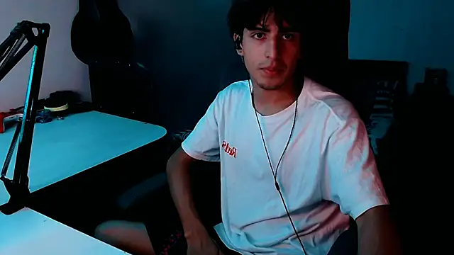 Snapshot of Thieves9 chatting on 01-15-25, 03:54 Thieves9 online show from 01-15-25, 03:54