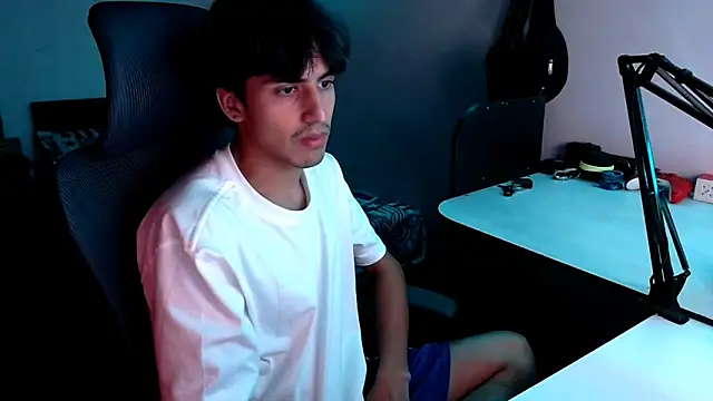 Snapshot of Thieves9 chatting on 01-20-25, 05:04 Thieves9 online show from 01-20-25, 05:04