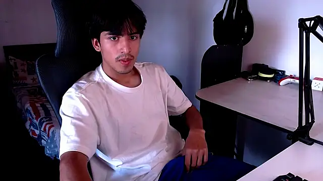 Snapshot of Thieves9 chatting on 01-21-25, 06:12 Thieves9 online show from 01-21-25, 06:12