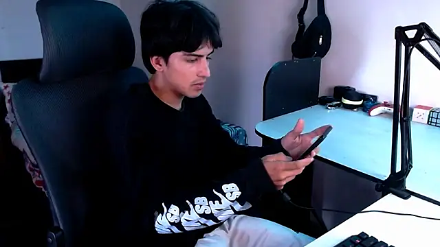 Snapshot of Thieves9 chatting on 01-25-25, 07:49 Thieves9 online show from 01-25-25, 07:49