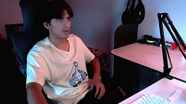 Snapshot of Thieves9 chatting on 02-07-25, 09:04 Thieves9 online show from 02-07-25, 09:04