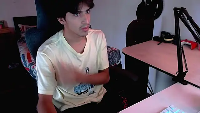 Snapshot of Thieves9 chatting on 02-08-25, 05:18 Thieves9 online show from 02-08-25, 05:18