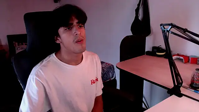 Snapshot of Thieves9 chatting on 02-14-25, 04:09 Thieves9 online show from 02-14-25, 04:09