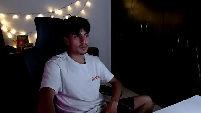 Snapshot of Thieves9 chatting on 03-20-25, 05:57 Thieves9 online show from 03-20-25, 05:57