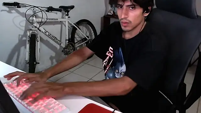 Snapshot of Thieves9 chatting on 09-13-25, 08:58 Thieves9 online show from 09-13-25, 08:58