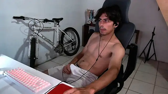 Snapshot of Thieves9 chatting on 09-14-25, 04:33 Thieves9 online show from 09-14-25, 04:33