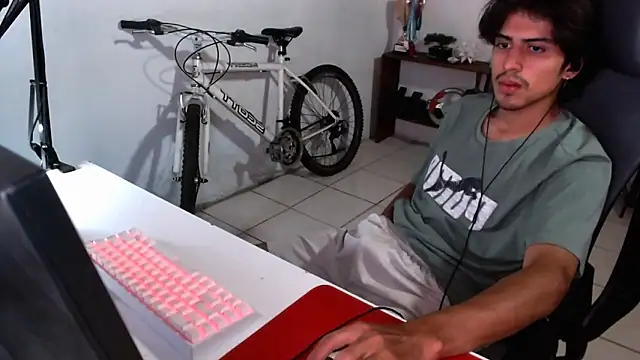 Snapshot of Thieves9 chatting on 09-17-25, 09:11 Thieves9 online show from 09-17-25, 09:11