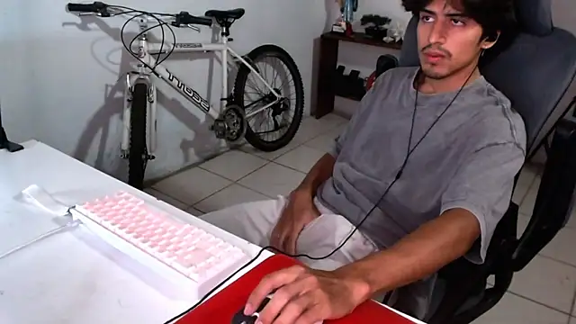 Snapshot of Thieves9 chatting on 09-18-25, 04:03 Thieves9 online show from 09-18-25, 04:03