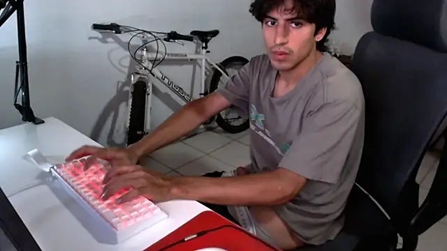 Snapshot of Thieves9 chatting on 09-22-25, 10:45 Thieves9 online show from 09-22-25, 10:45