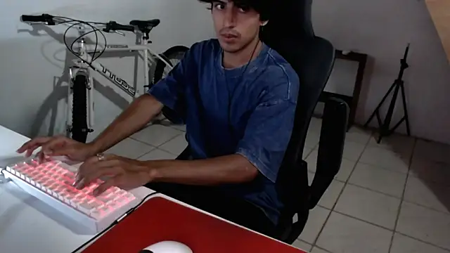 Snapshot of Thieves9 chatting on 09-24-25, 05:55 Thieves9 online show from 09-24-25, 05:55