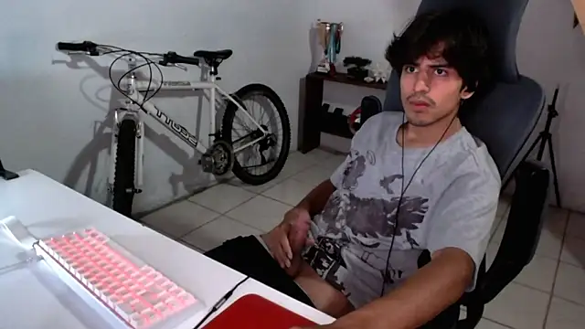 Snapshot of Thieves9 chatting on 09-28-25, 05:35 Thieves9 online show from 09-28-25, 05:35