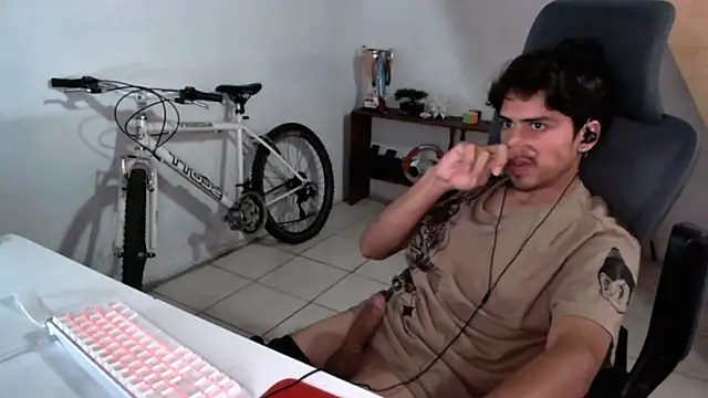 Snapshot of Thieves9 chatting on 10-02-25, 06:48 Thieves9 online show from 10-02-25, 06:48