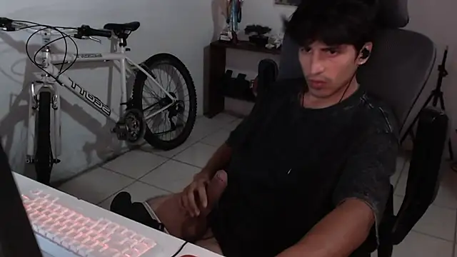 Snapshot of Thieves9 chatting on 10-12-25, 05:39 Thieves9 online show from 10-12-25, 05:39