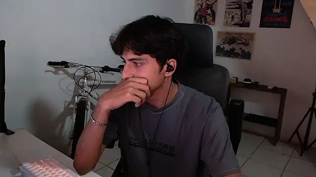 Snapshot of Thieves9 chatting on 10-14-25, 05:19 Thieves9 online show from 10-14-25, 05:19