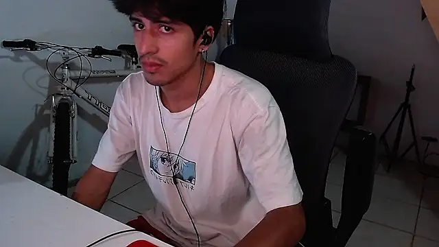 Snapshot of Thieves9 chatting on 10-15-25, 06:24 Thieves9 online show from 10-15-25, 06:24