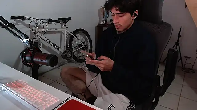 Snapshot of Thieves9 chatting on 10-16-25, 04:02 Thieves9 online show from 10-16-25, 04:02