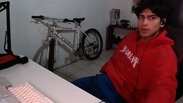 Snapshot of Thieves9 chatting on 10-21-25, 05:41 Thieves9 online show from 10-21-25, 05:41