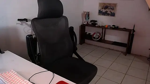 Snapshot of Thieves9 chatting on 10-25-25, 10:37 Thieves9 online show from 10-25-25, 10:37