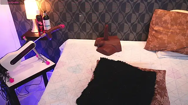 Snapshot of SharomRoss chatting on 11-22-25, 07:35 SharomRoss online show from 11-22-25, 07:35