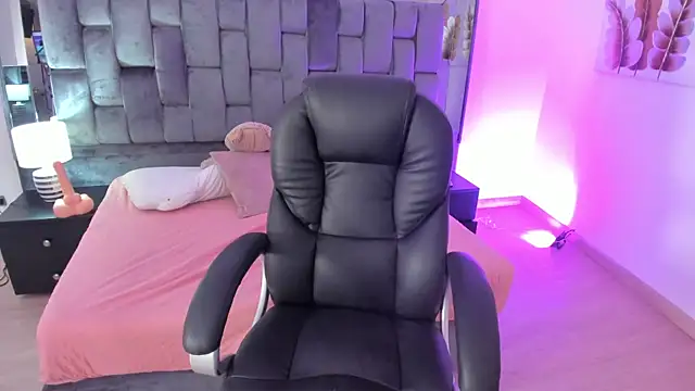 Snapshot of Chloe_evans__ chatting on 02-10-25, 08:53 Chloe evans online show from 02-10-25, 08:53