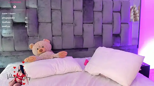 Snapshot of Chloe_evans__ chatting on 02-12-25, 05:37 Chloe evans online show from 02-12-25, 05:37