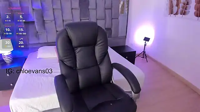 Snapshot of Chloe_evans__ chatting on 03-06-25, 11:47 Chloe evans online show from 03-06-25, 11:47