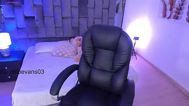 Snapshot of Chloe_evans__ chatting on 03-19-25, 11:39 Chloe evans online show from 03-19-25, 11:39