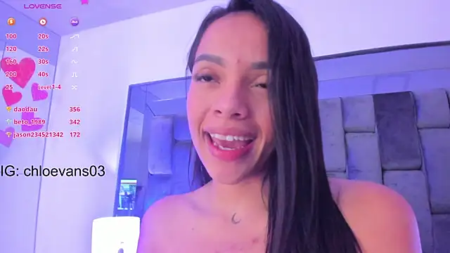 Snapshot of Chloe_evans__ chatting on 03-20-25, 11:38 Chloe evans online show from 03-20-25, 11:38