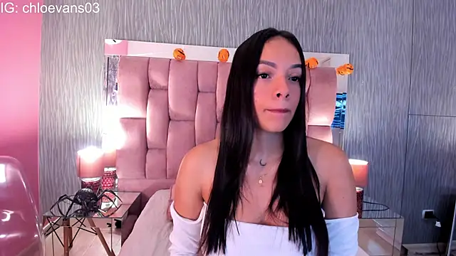 Snapshot of Chloe_evans__ chatting on 10-25-25, 11:40 Chloe evans online show from 10-25-25, 11:40