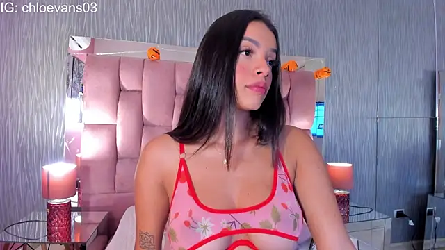 Snapshot of Chloe_evans__ chatting on 11-06-25, 11:55 Chloe evans online show from 11-06-25, 11:55