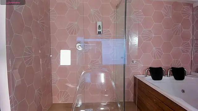 Snapshot of Chloe_evans__ chatting on 11-10-25, 11:42 Chloe evans online show from 11-10-25, 11:42