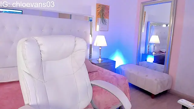Snapshot of Chloe_evans__ chatting on 11-26-25, 12:06 Chloe evans online show from 11-26-25, 12:06