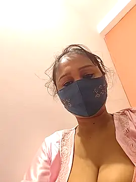 Snapshot of Archna-ji chatting on 12-22-24, 09:31 Archna-ji online show from 12-22-24, 09:31