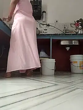 Snapshot of Archna-ji chatting on 09-12-25, 03:39 Archna-ji online show from 09-12-25, 03:39