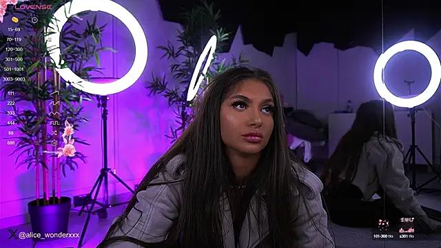 Snapshot of VanessaSimon chatting on 01-18-25, 06:13 VanessaSimon online show from 01-18-25, 06:13