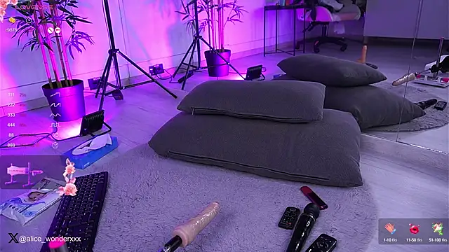 Snapshot of VanessaSimon chatting on 01-18-25, 09:24 VanessaSimon online show from 01-18-25, 09:24