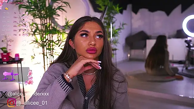 Snapshot of VanessaSimon chatting on 02-08-25, 06:12 VanessaSimon online show from 02-08-25, 06:12