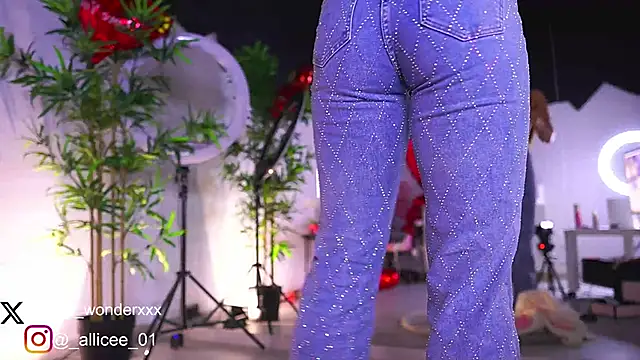 Snapshot of VanessaSimon chatting on 02-16-25, 07:04 VanessaSimon online show from 02-16-25, 07:04