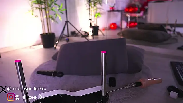 Snapshot of VanessaSimon chatting on 02-16-25, 10:10 VanessaSimon online show from 02-16-25, 10:10