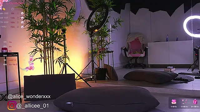 Snapshot of VanessaSimon chatting on 03-01-25, 09:51 VanessaSimon online show from 03-01-25, 09:51