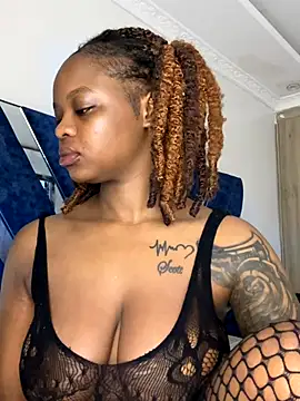 Snapshot of SexxyLunar chatting on 12-02-25, 12:38 SexxyLunar online show from 12-02-25, 12:38