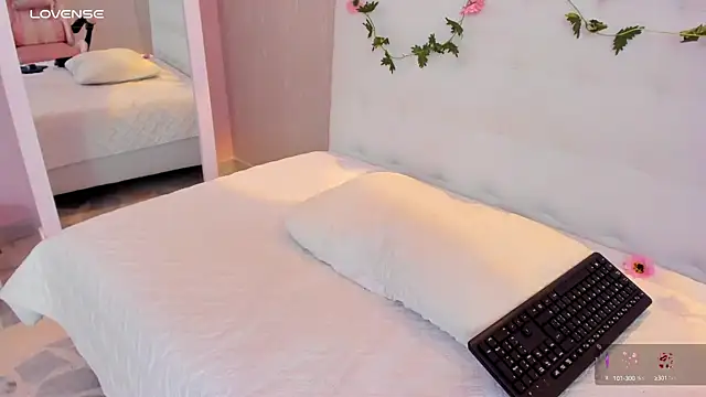 miagomezweb1 online show from 02-10-25, 04:36