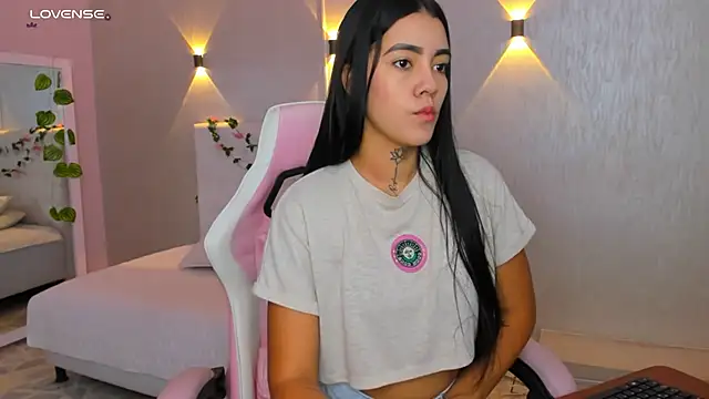 miagomezweb1 online show from 02-20-25, 12:57