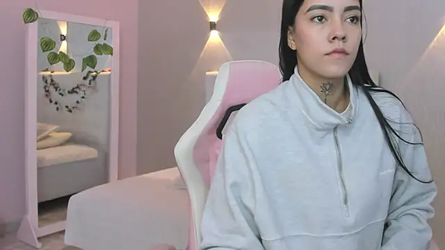 miagomezweb1 online show from 02-28-25, 12:42