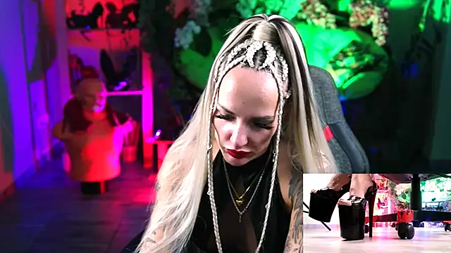 MonicaMaxwel online show from 10-16-25, 11:11