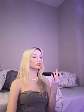 Snapshot of AleksaBlonde chatting on 12-02-24, 02:19 AleksaBlonde online show from 12-02-24, 02:19