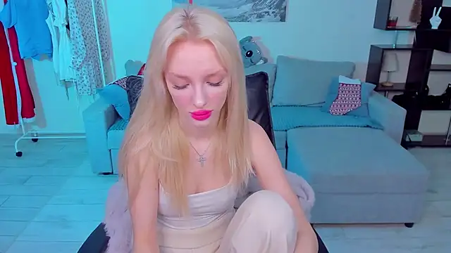 Snapshot of AleksaBlonde chatting on 01-11-25, 11:34 AleksaBlonde online show from 01-11-25, 11:34