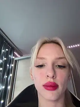 Snapshot of AleksaBlonde chatting on 01-12-25, 03:57 AleksaBlonde online show from 01-12-25, 03:57