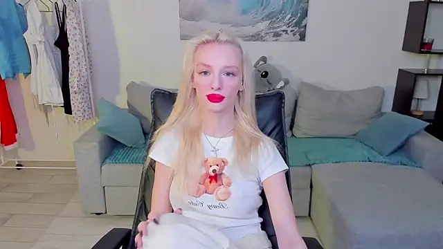 Snapshot of AleksaBlonde chatting on 01-16-25, 05:32 AleksaBlonde online show from 01-16-25, 05:32