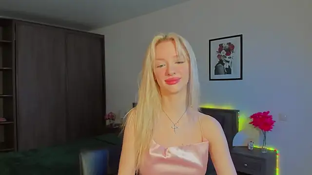 Snapshot of AleksaBlonde chatting on 02-02-25, 11:08 AleksaBlonde online show from 02-02-25, 11:08